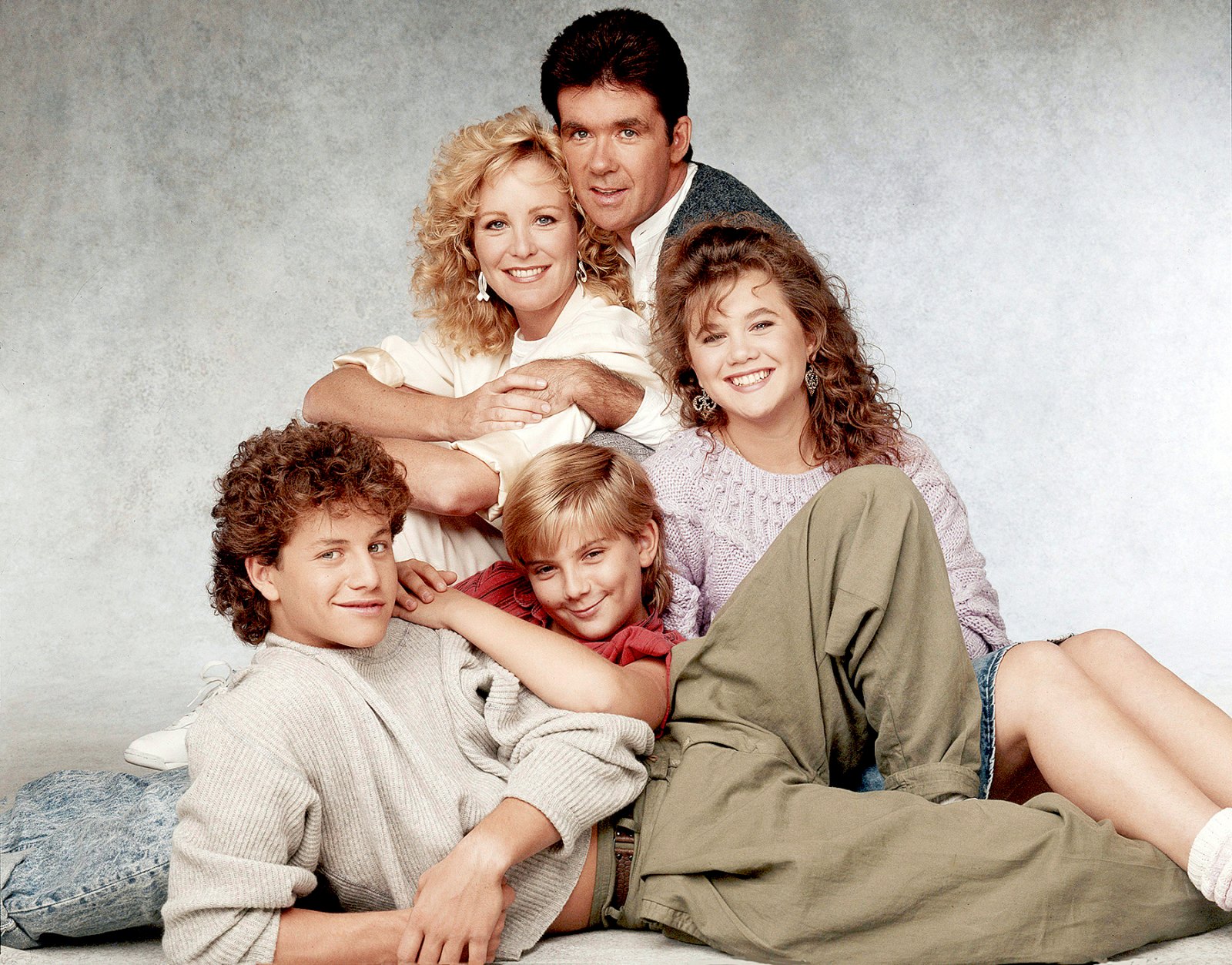 watch-growing-pains-cast-reflect-on-the-late-alan-thicke