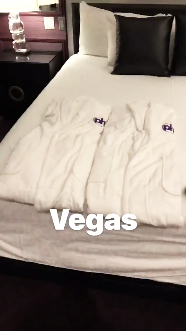 Gwen Stefani Blake Shelton Las Vegas bathrobes