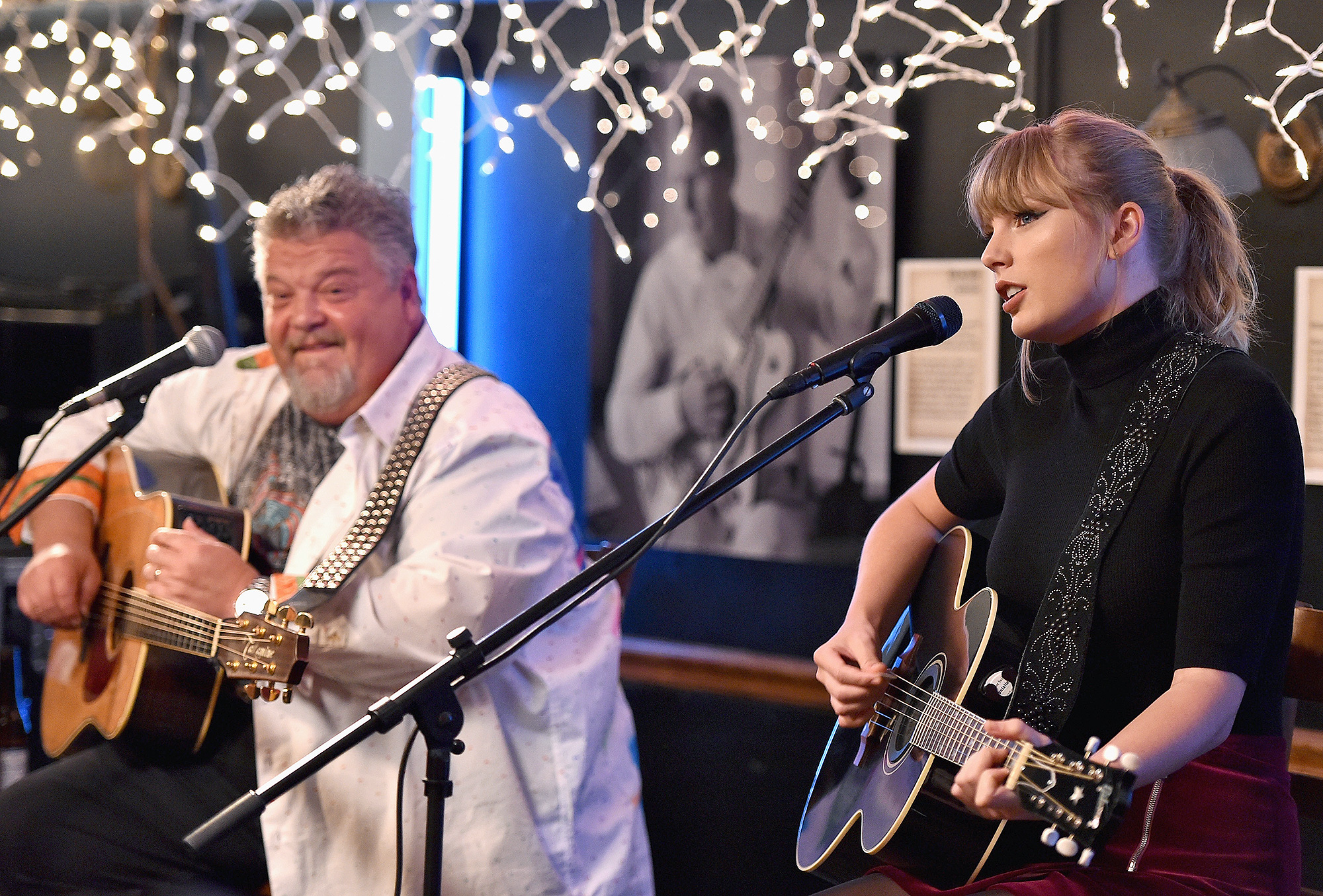 Taylor Swift Performs At Bluebird Cafe In Nashville Pic Us Weekly   Taylor Swift Craig Wiseman Bluebird Cafe 