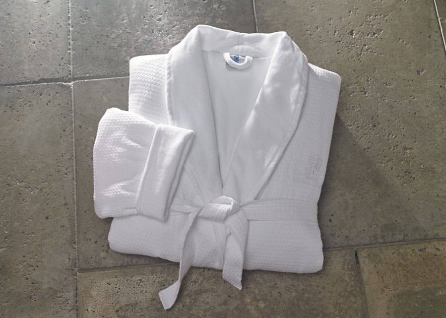 the-ritz-carlton-diamond-waffle-robe