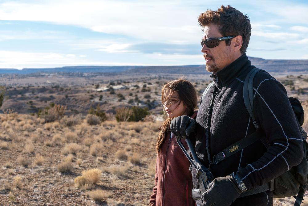 Benicio Del Toro Isabela Moner Sicario Day of the Solda