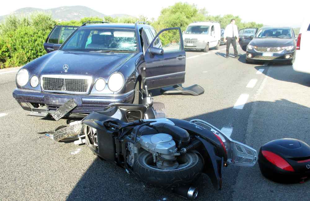 george-clooney-motorcycle-accident