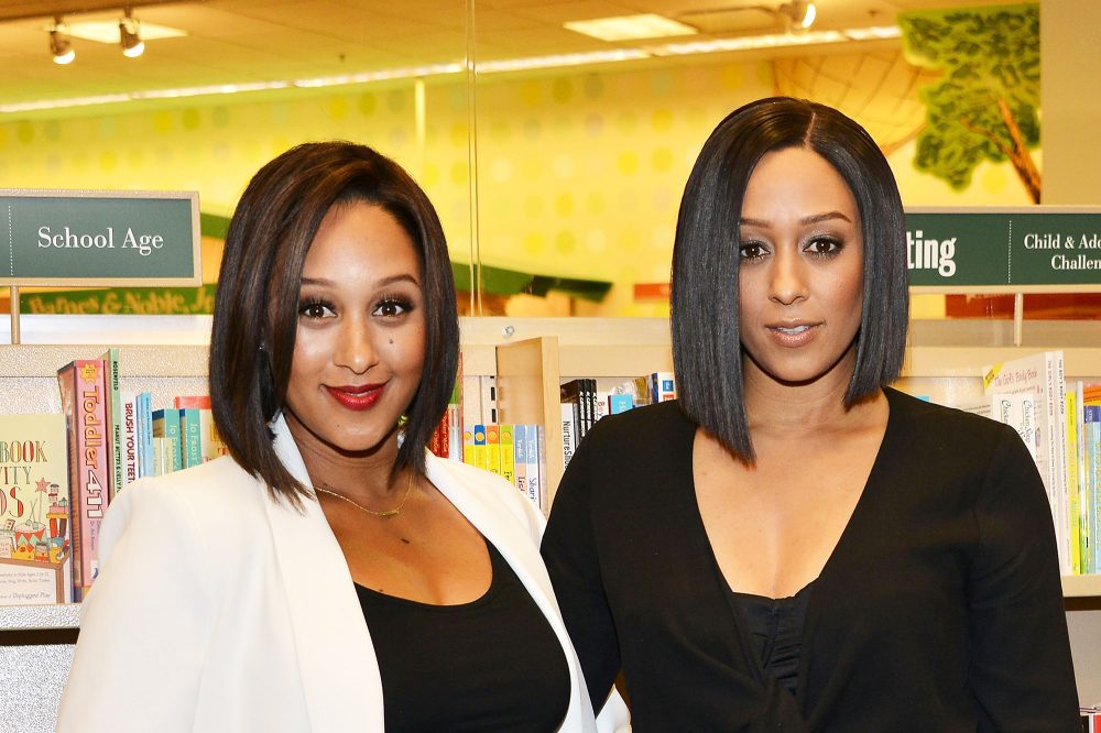 Tamera Mowry (L) and Tia Mowry