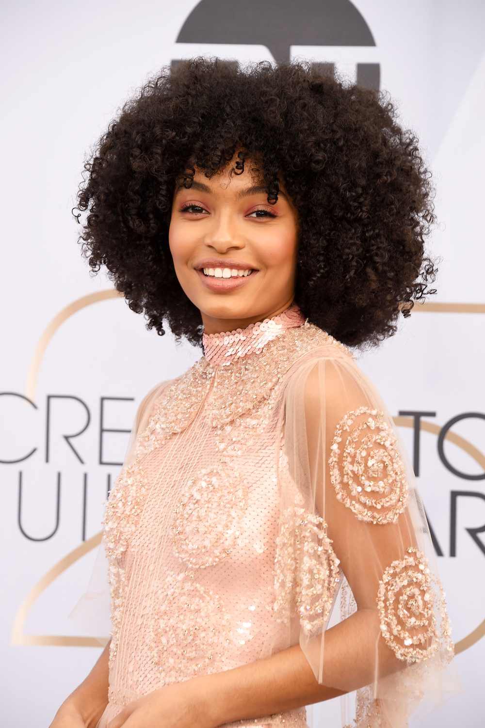 A Behind-the-Scenes Look at Yara Shahidi's Glowing Makeup SAG awards 2019