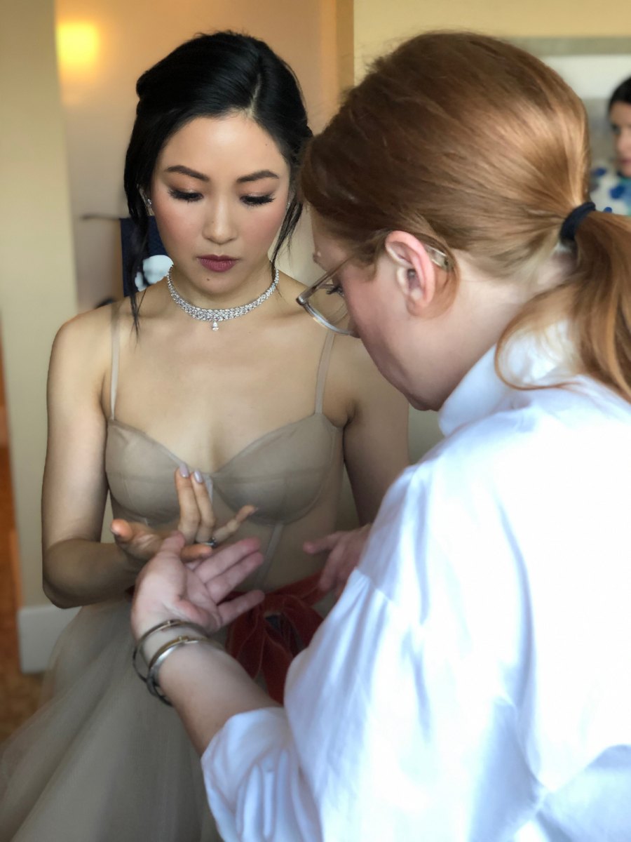 Golden Globes 2019: See Behind-the-Scenes of Constance Wu's Beauty Prep