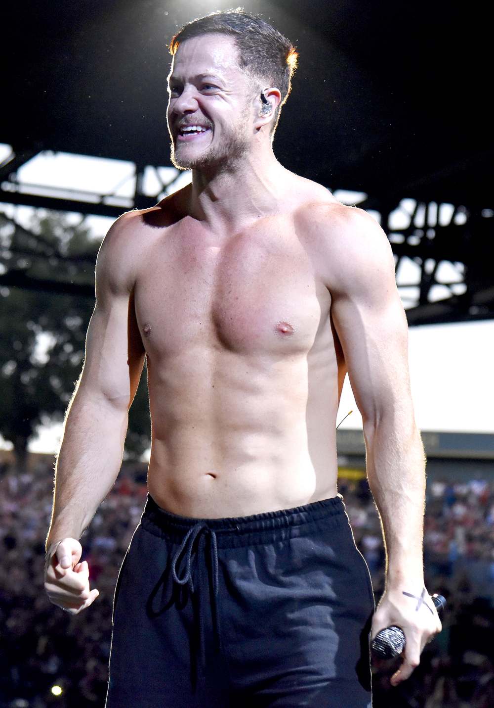 Dan-Reynolds-performing-shirtless