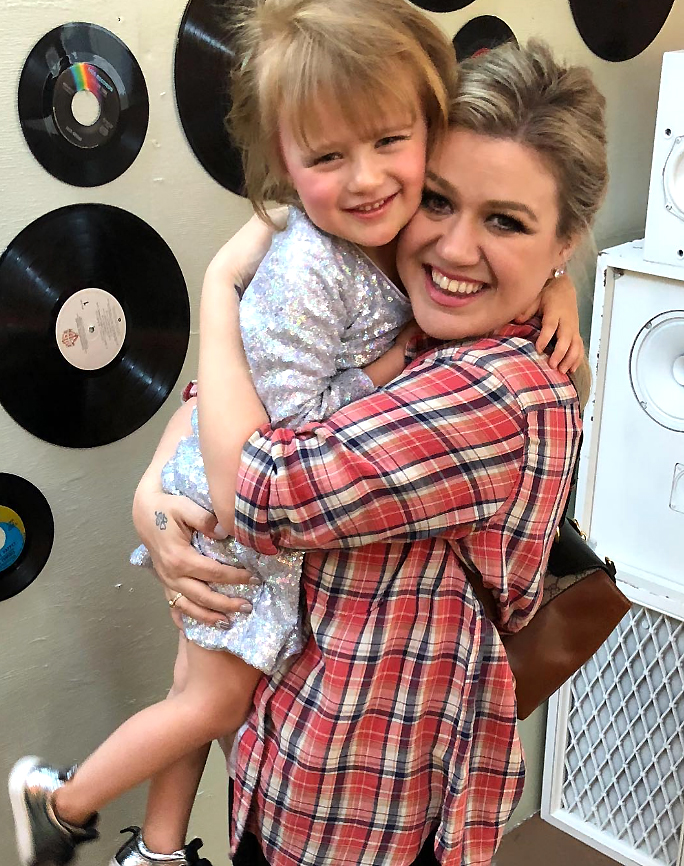Kelly Clarkson and Her Kids Gallery