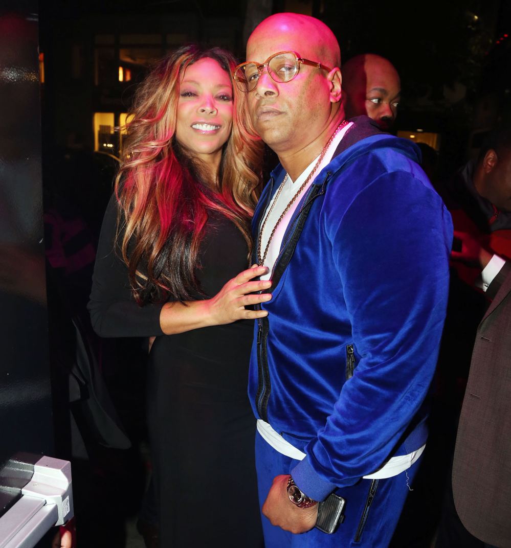 Wendy Williams Ditches Wedding Ring Kevin Hunter Flower Ring