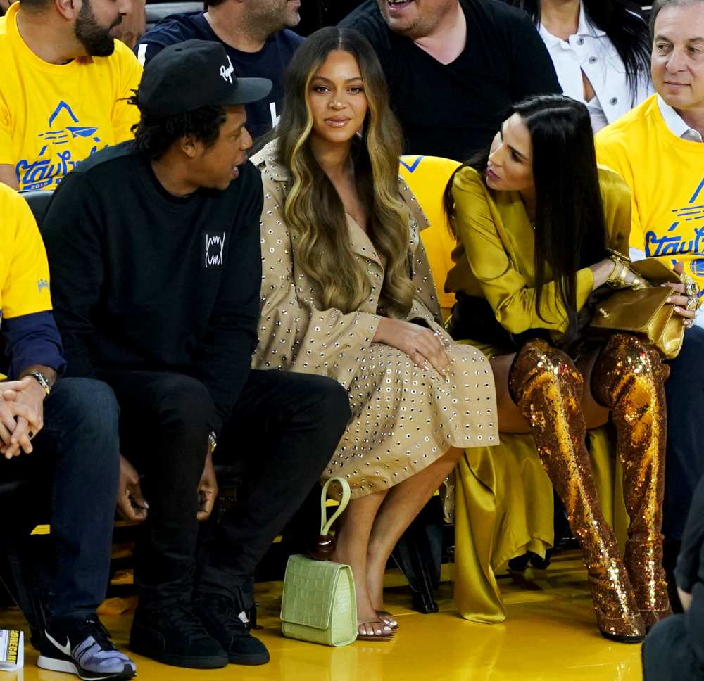 Beyonce-Gives-a-Death-Stare-as-Warriors-Owner’s-Wife-Talks-to-Jay-Z