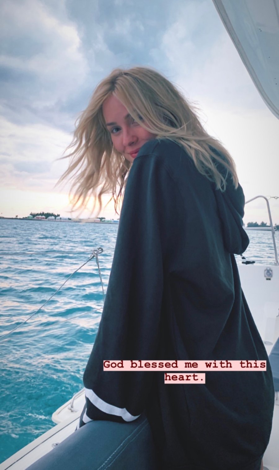 Colton-Underwood-and-Cassie-Randolph-Bermuda-Vacation