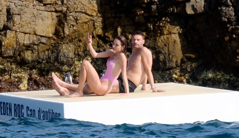 Ryan-Seacrest-mystery-woman-bikini