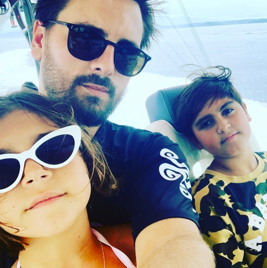 Scott-Disick-with-kids-vacation