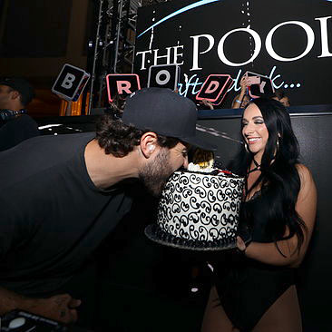 Brody-Jenner-Eating-Cake-Birthday-at-The-Pool-After-Dark