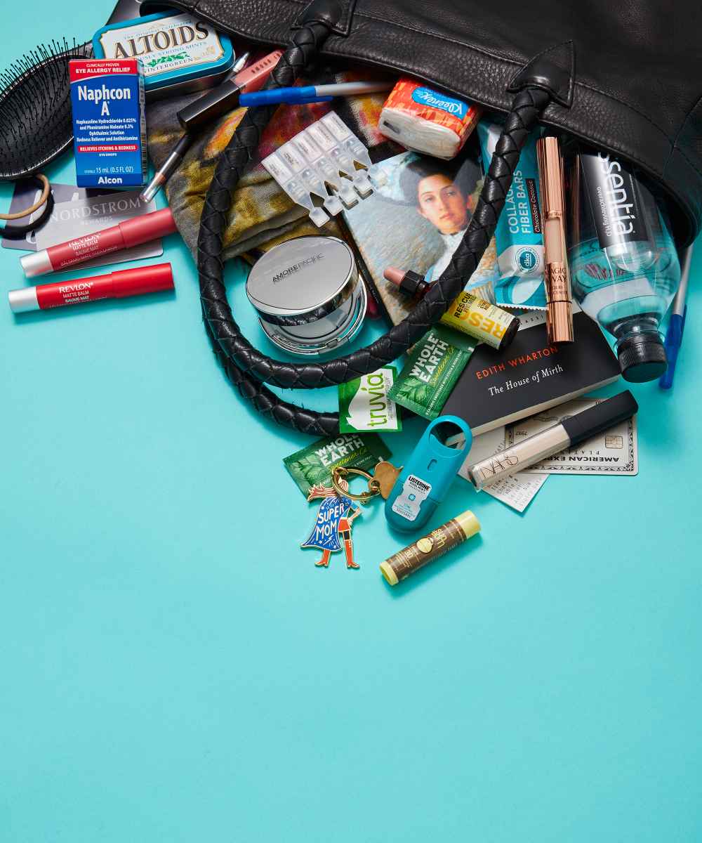 Penelope Ann Miller - What's In My Bag?