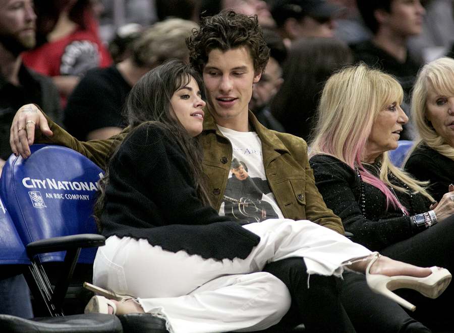 Camila-Cabello-and-Shawn-Mendes-at-Clippers-game