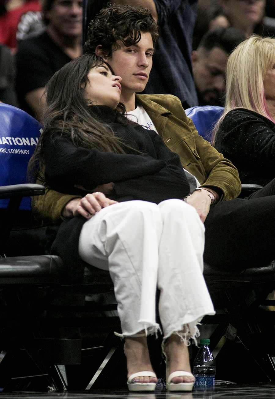 Camila-Cabello-and-Shawn-Mendes-at-Clippers-game