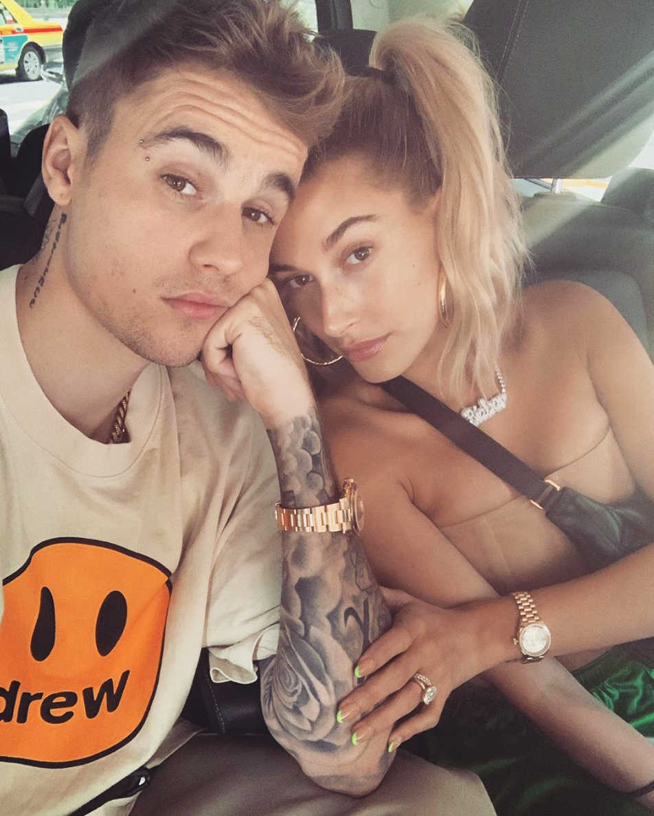 Justin-Bieber-and-Hailey-Baldwin-Snuggle-Up-on-L.A.-Date-Night