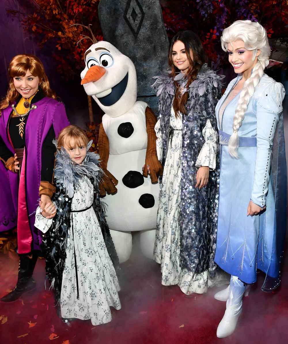 Selena-Gomez-Takes-Little-Sister-Gracie-Frozen-2