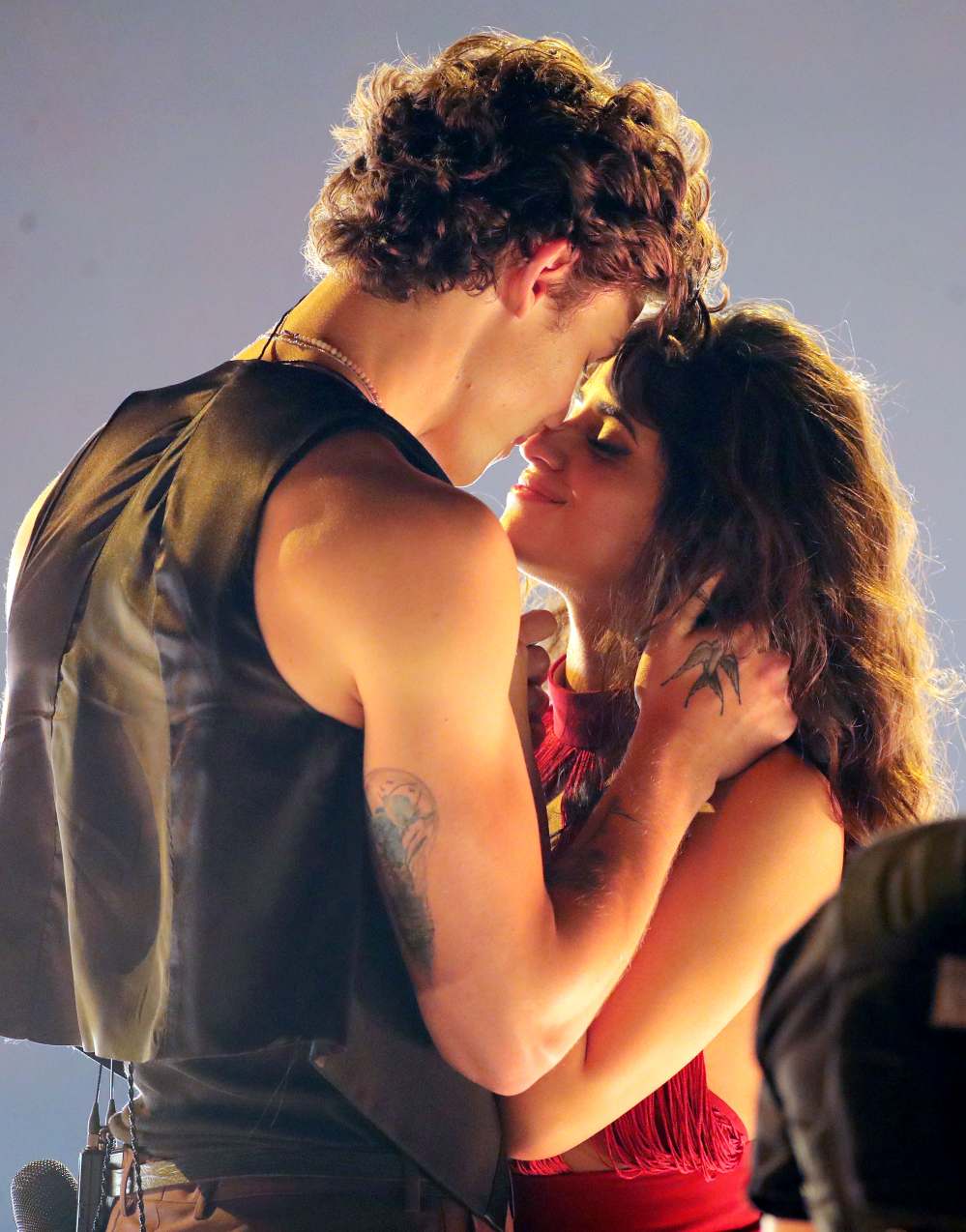 Shawn Mendes and Camila Cabello Sizzle Onstage With ‘Senorita