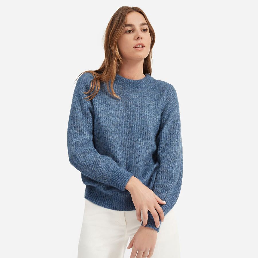 everlane-alpaca-crew gift guide 2019