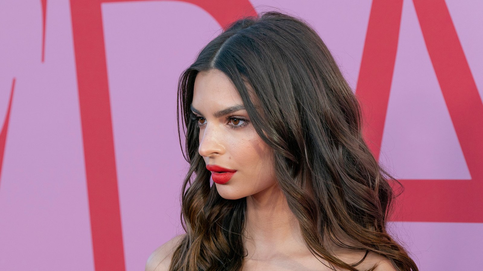 Emily Ratajkowski attends the 2019 CFDA Fashion Awards at Brooklyn Museum on June 3rd, 2019.