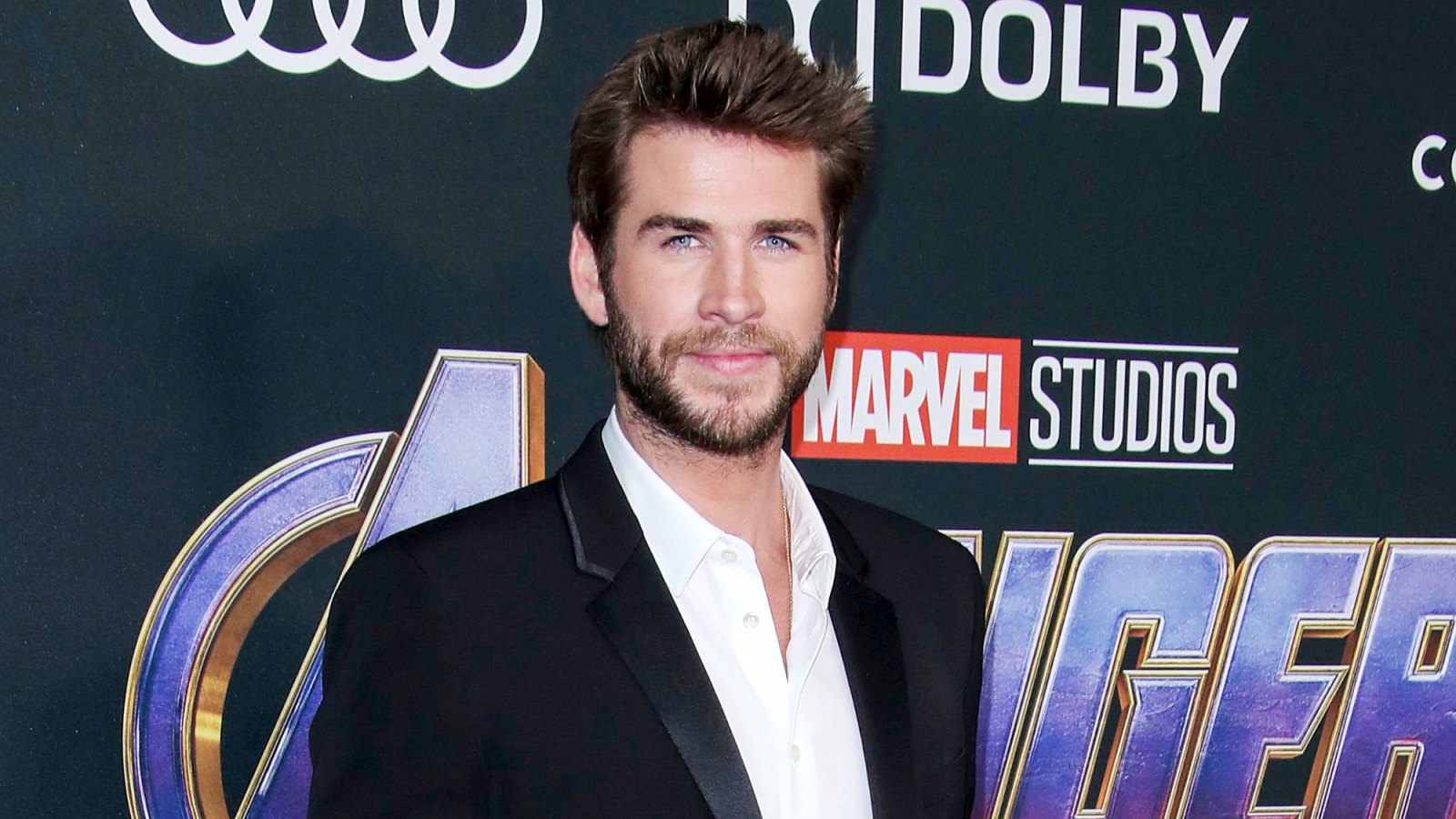 Liam-Hemsworth-Bares-His-Biceps-in-New-Gym-Photo