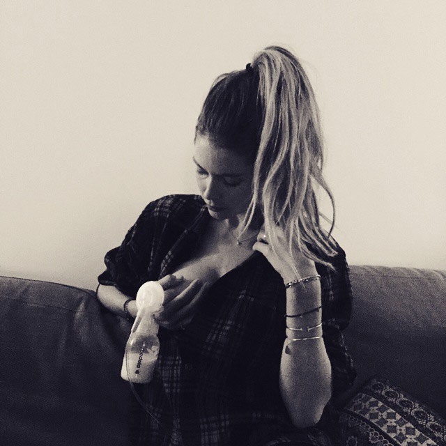 Doutzen Krous Instagram Celebrity Moms Pumping Breast Milk
