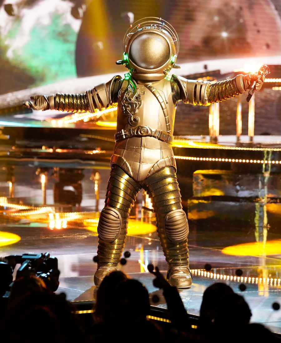 astronaut masked singer