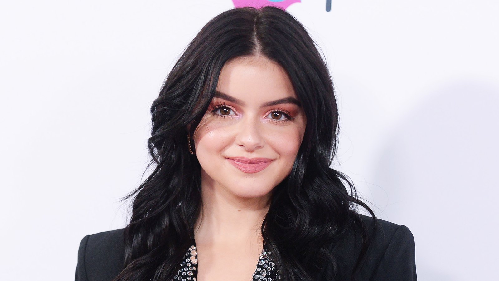 Ariel Winter Cut Part of Her Thumb Off While Cooking 2