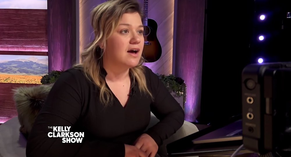 Kelly Clarkson not wearing wedding ring