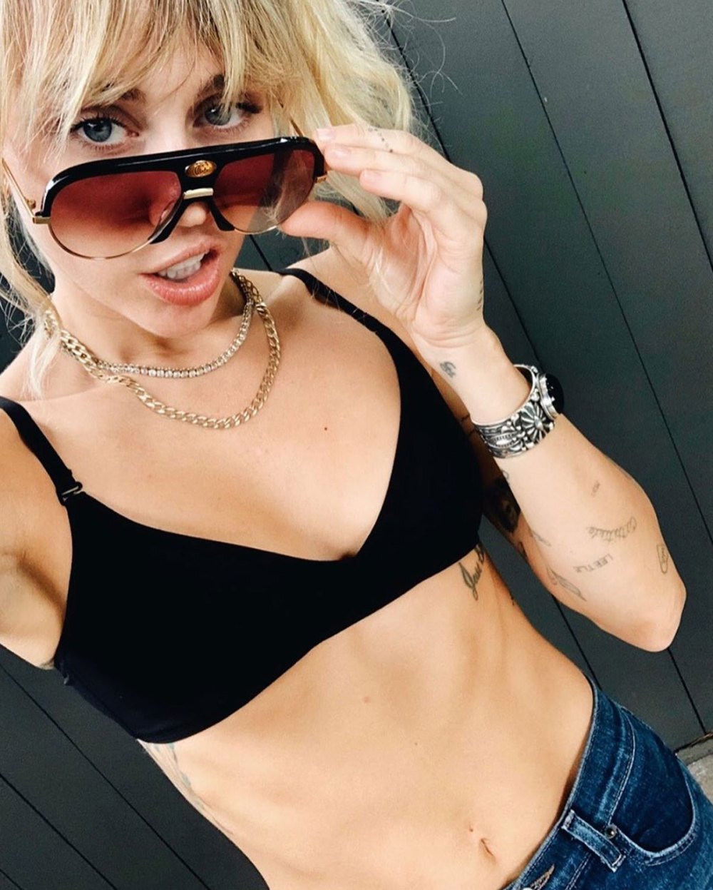 Miley Cyrus Makes NSFW Case Women Being Way Hotter Than Men