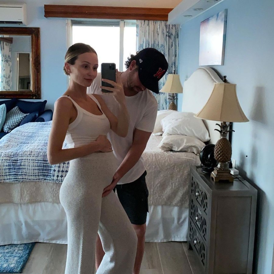 Mirror Selfie Inside Pregnant Lauren Bushnell and Chris Lane Babymoon