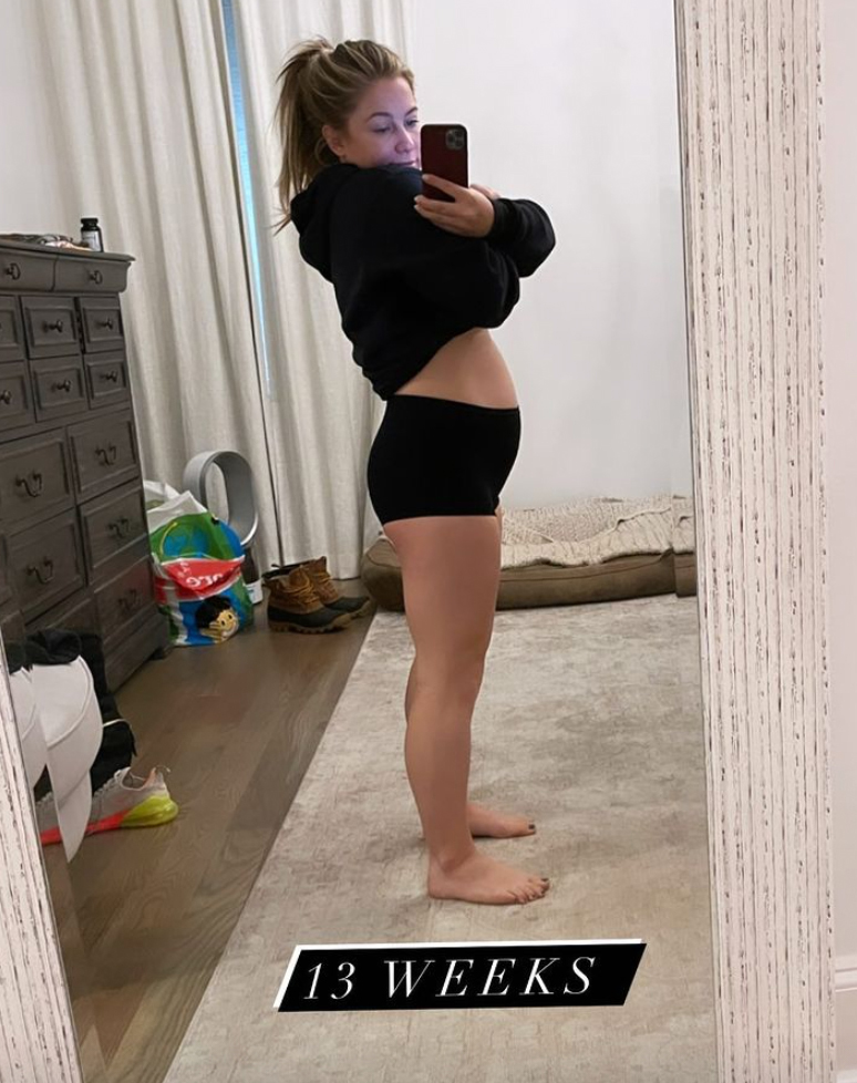 Pregnant Shawn Johnson’s Baby Bump Album Ahead of 2nd Child: Pics