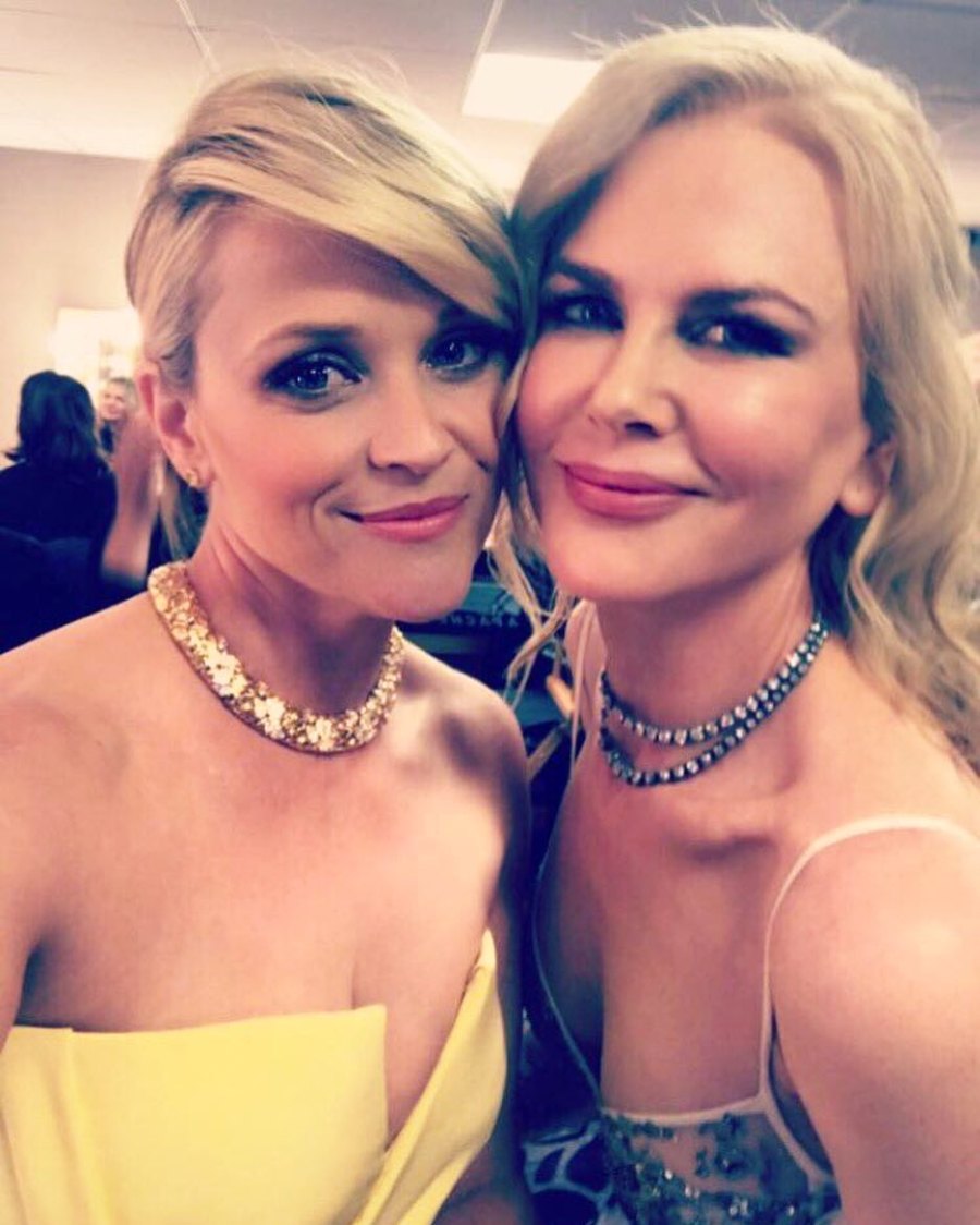 2017 Reese and Nicole Golden Globes selfies
