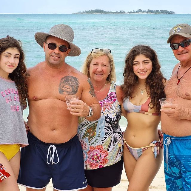 Joe Giudice Reunites With His 4 Daughters in the Bahamas