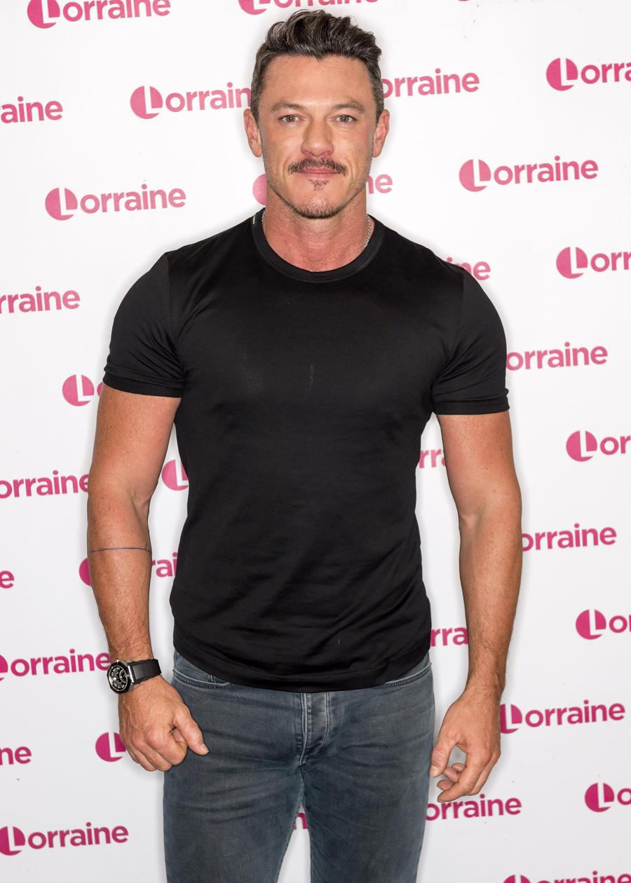 Luke Evans Shows Off Chiseled Abs After 8 Months of Gym ‘Work’: See the Before and After