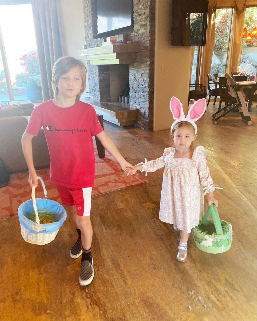 Kate Hudson Parents Dress Kids in Festive Easter Outfits