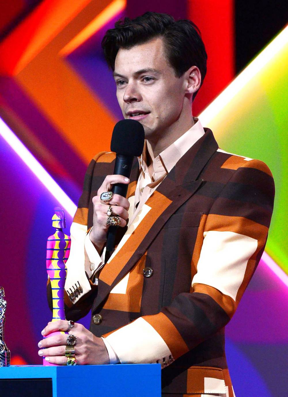 Wait, What? Harry Styles Fans Are Worried He's Lost His British Accent