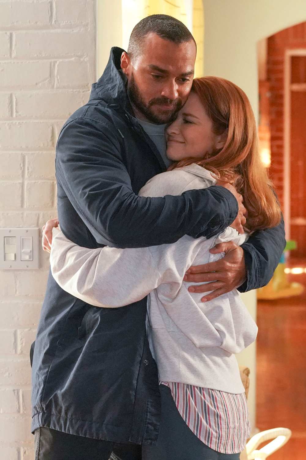 Jesse Williams Exits Grey’s Anatomy Ahead of Season 17 Finale Sarah Drew