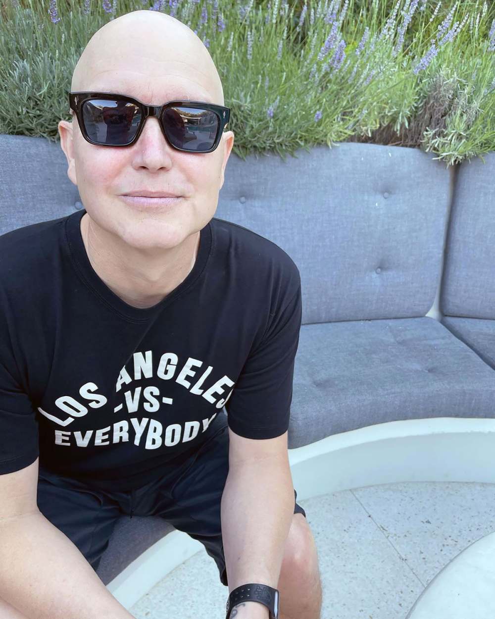 Mark Hoppus Shows Off Bald Head Amid Cancer Battle: 'Chemo Sucks'