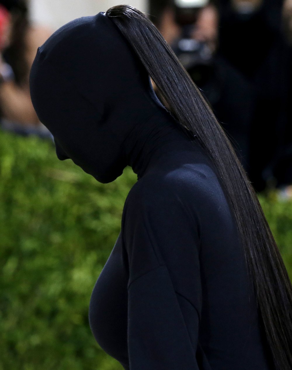 Kim Kardashian Finally Explains Bizarre Face-Covering Met Gala 2021 Outfit 2
