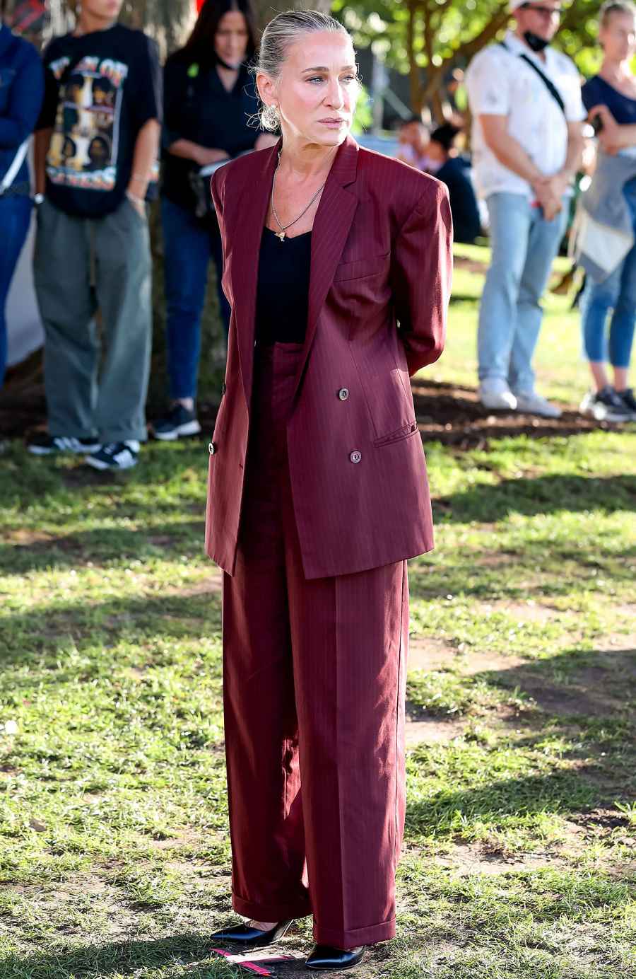 SJP Looks Like a Total Boss in a Maroon Suit While Filming ‘SATC’ Revival