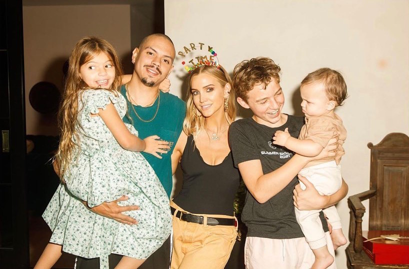 Ashlee Simpson Poses For Rare Family Photo While Celebrating 37th Birthday ?w=818&h=539&crop=1&quality=86&strip=all