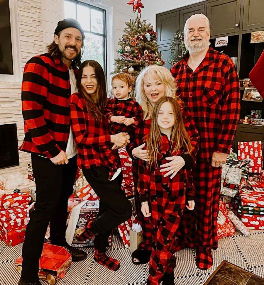 Family Affair! See Jenna Dewan Posing for 3-Generation Christmas Photo