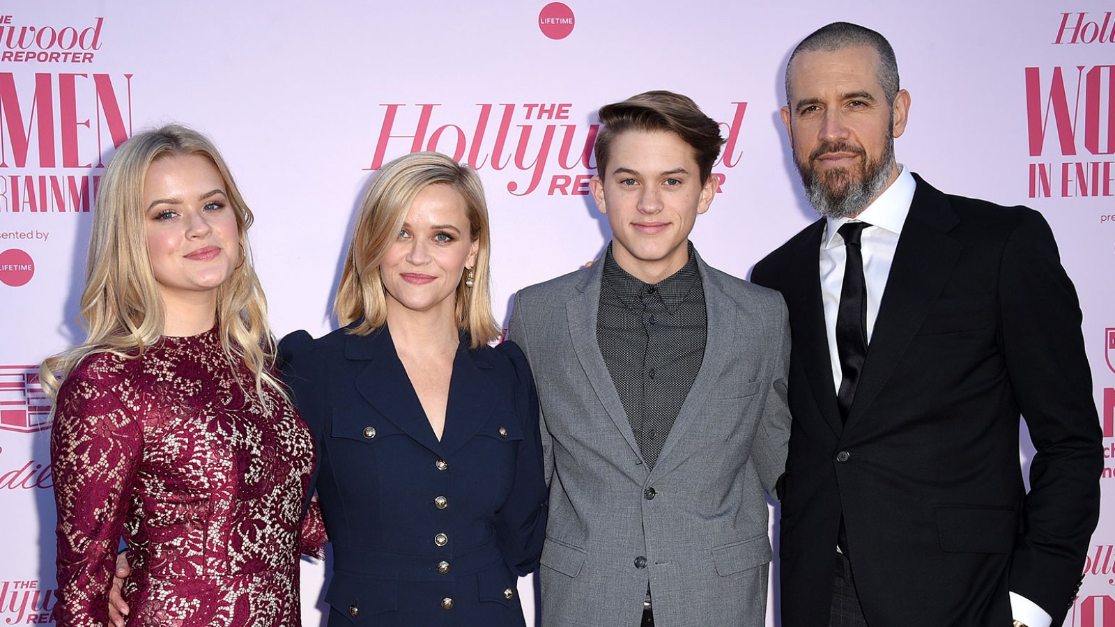 Reese Witherspoon and Jim Toth Recreate 'Sing' Red Carpet Moment With Ava Deacon and Tennessee