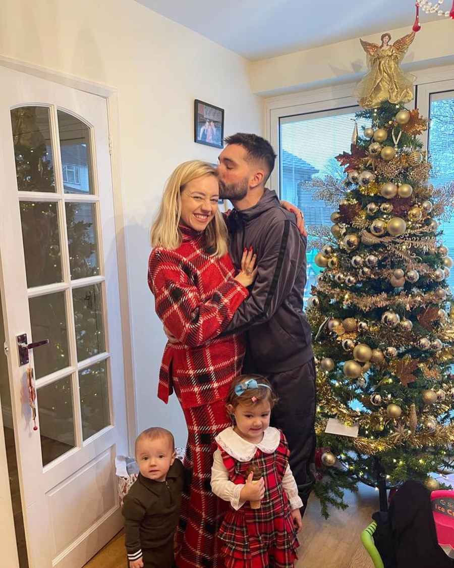 Christmas Cuties Kelsey Parker Instagram Instagram The Wanted Tom Parker Sweetest Photos With His and Wife Kelsey 2 Kids Over the Years