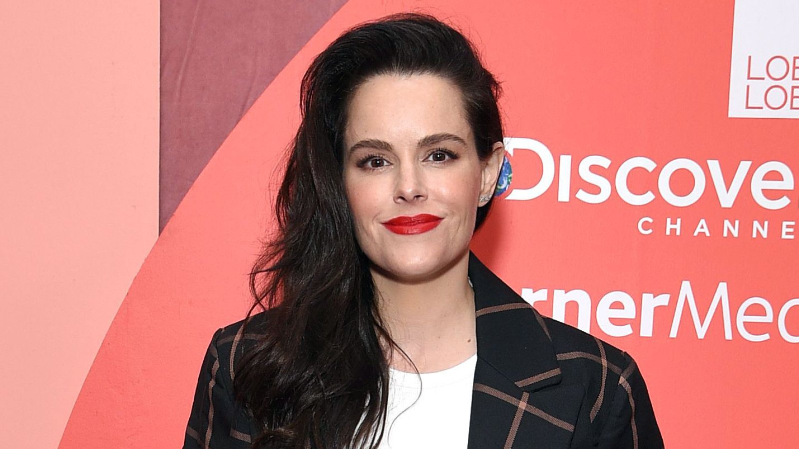 Schitts Creeks Emily Hampshire Jokes Stevie Might Be Pregnant in Possible Movie