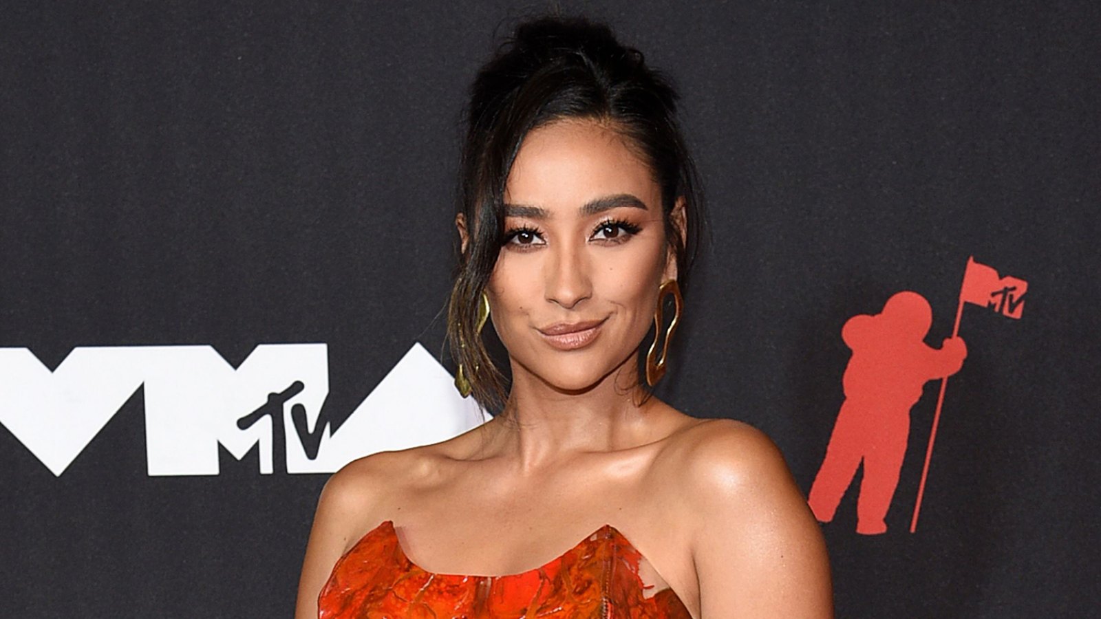 Shay Mitchell Shares 1st Photo of Baby No. 2, Reveals Daughter's Name