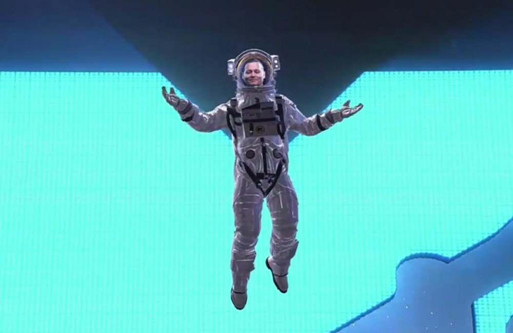Johnny Depp Makes VMAs Cameo as a Hologram in Moonman Suit