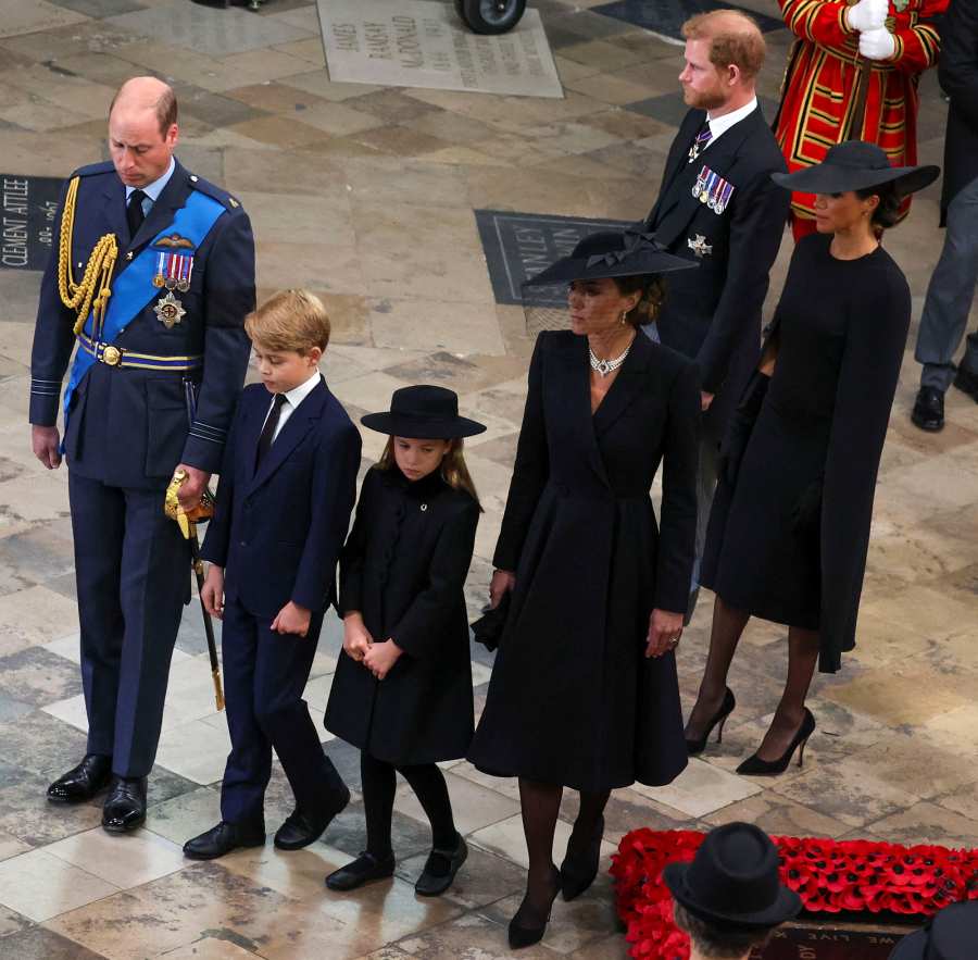 Queen Elizabeth II Funeral Every Emotional Photo 23